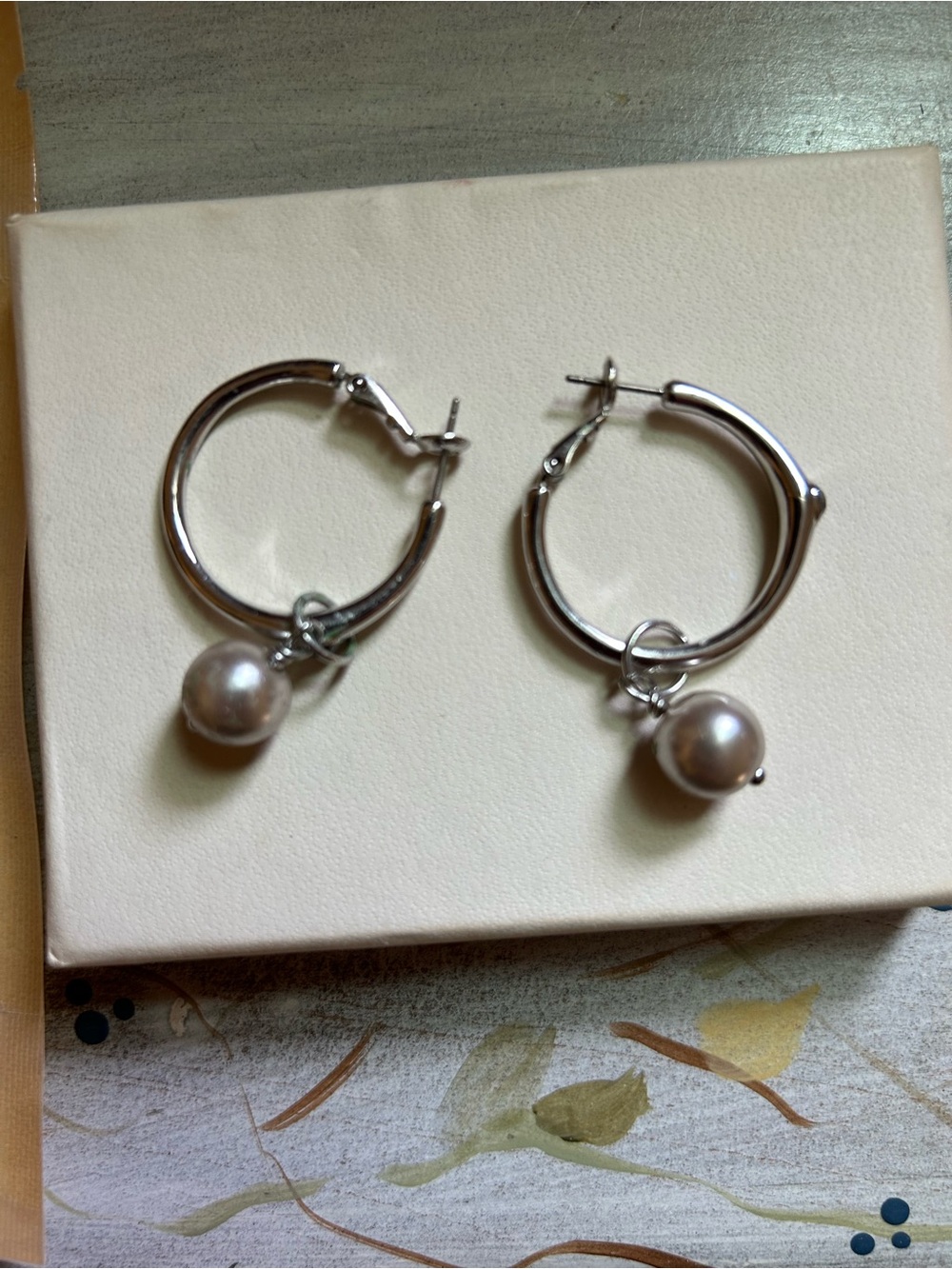 Hoop earrings - Picture 3 of 3